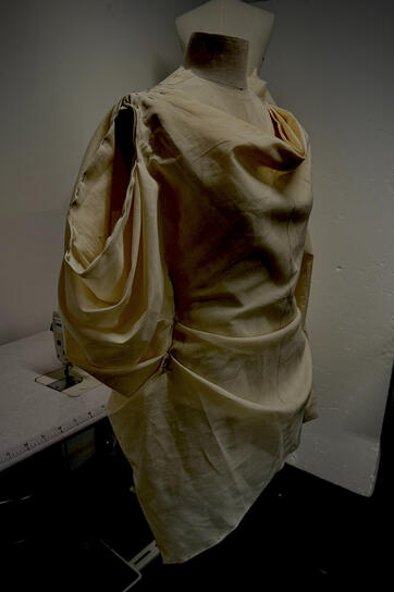 HALVANGELOUS DRESS 2/26. HEAVY-WEIGHT MUSLIN. 1/4